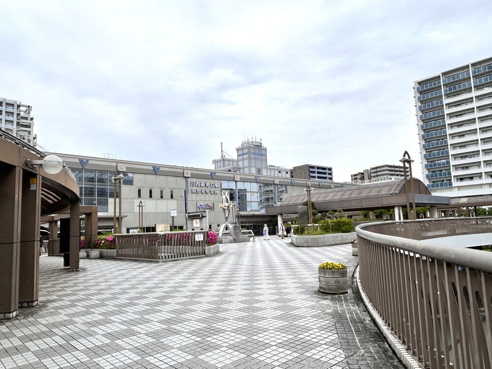 川西能勢口駅前ペデストリアンデッキ