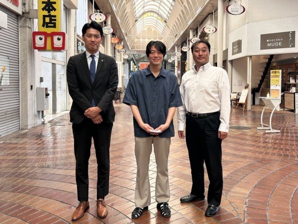 画像：（左から）天満屋守分（もりわけ）さん、表町商店街理事長片山さん、理事矢部さん
