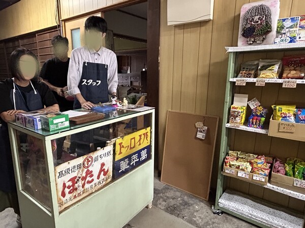 駄菓子屋トモキチ　オープン日の様子