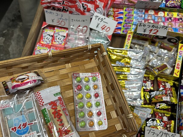 駄菓子屋トモキチ　オープン日の様子