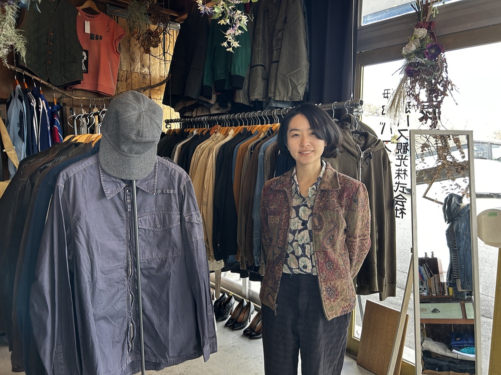 2023年10月に開業したユーロ古着屋「十月十日」店主の原田歩実さん