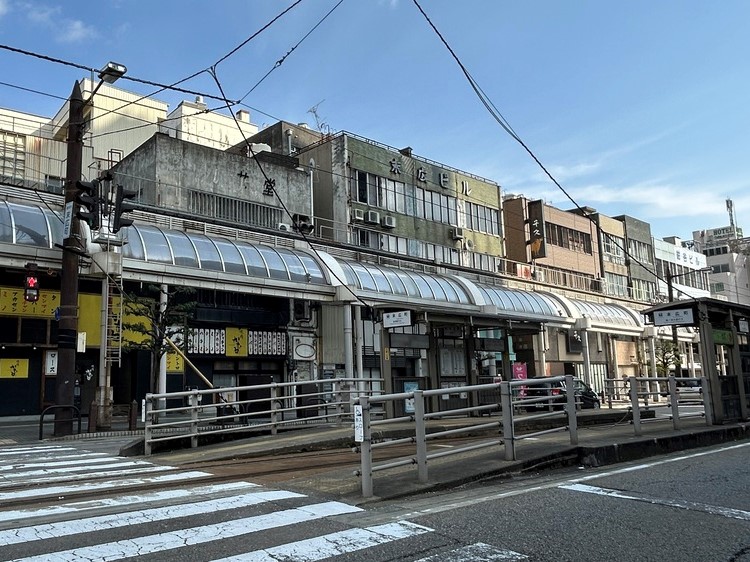 高岡市中心市街地の商店街の様子
