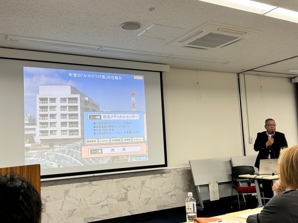 講演する古川さん